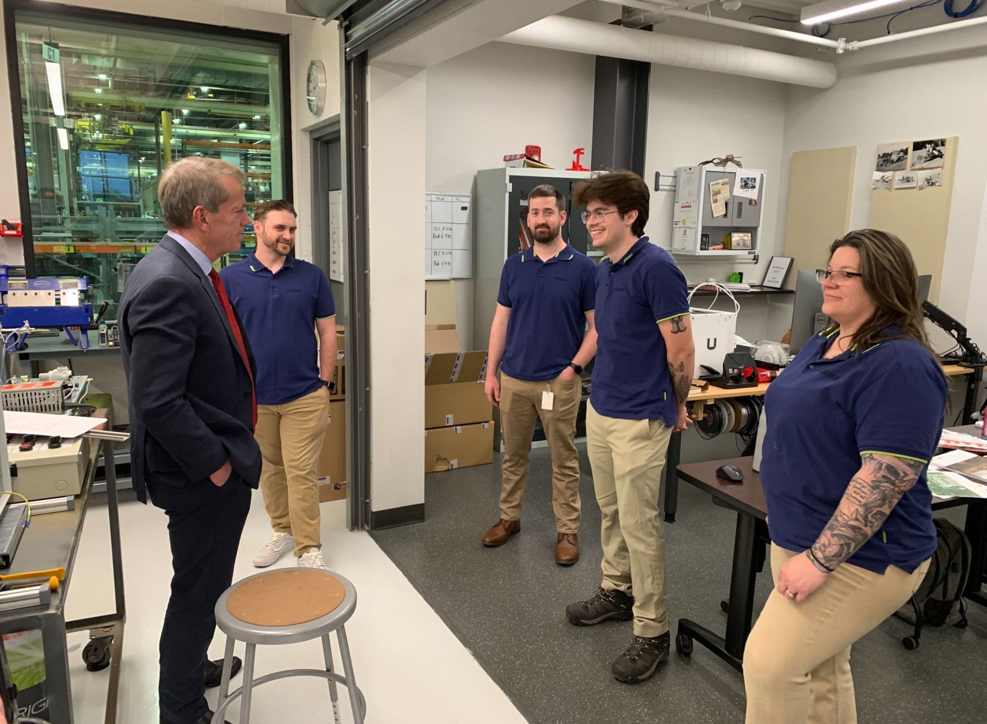 Gov. Pillen meets apprentices at CLAAS