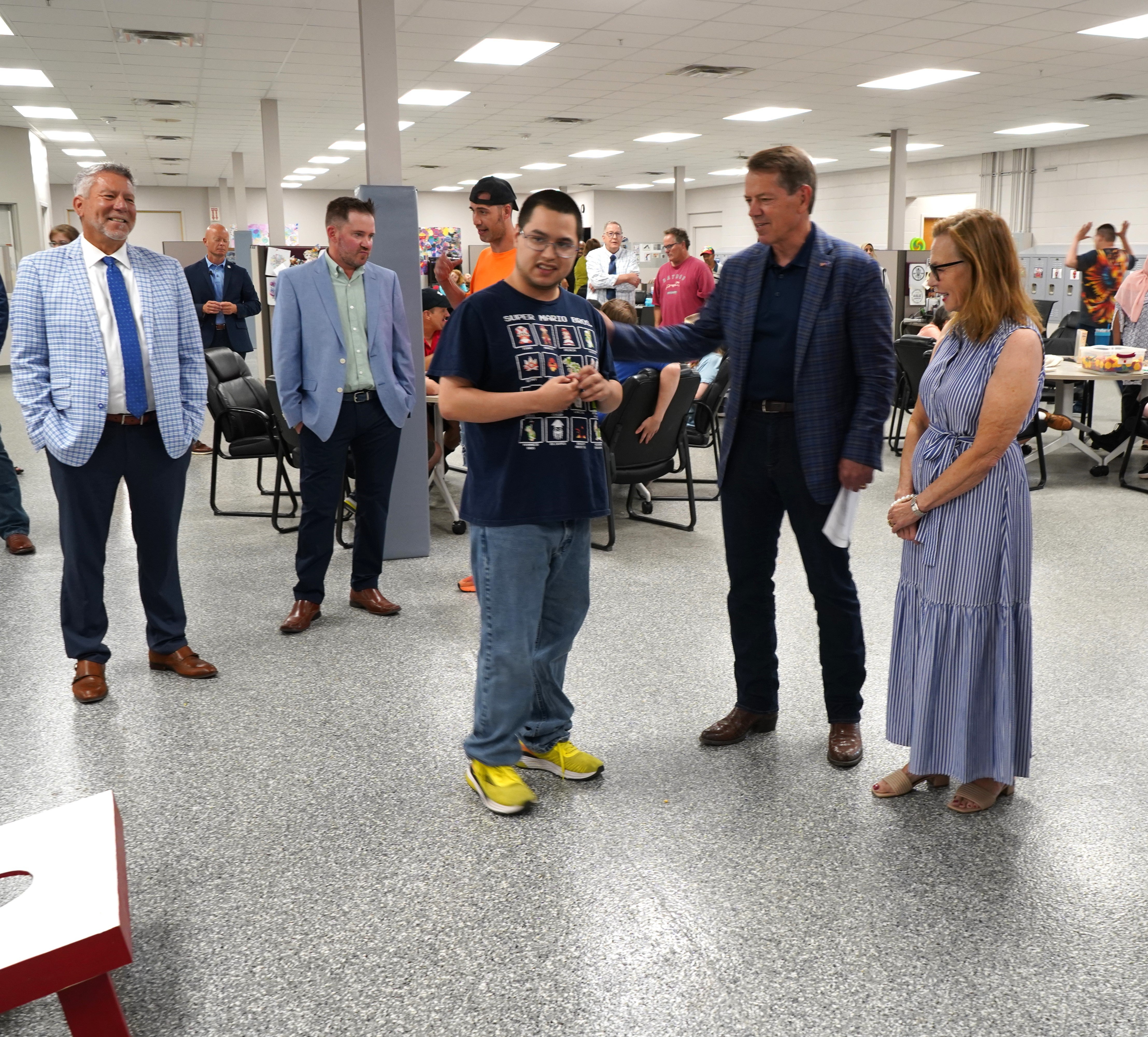 Governor Pillen greets the DD community.