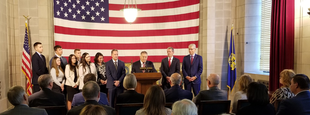 Chief Justice Mike Heavican addresses the audience.