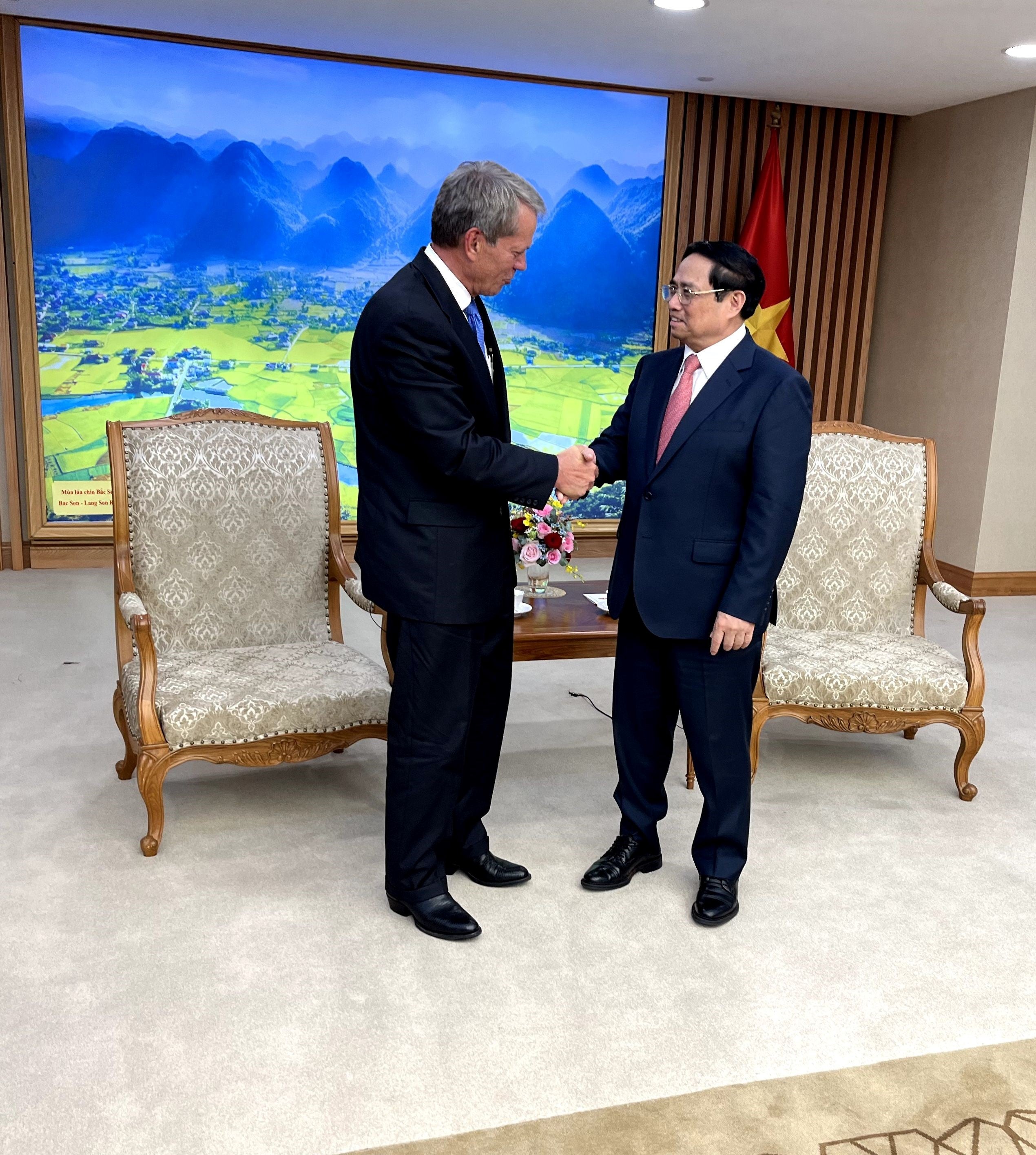Gov. Pillen and Prime Minister Pham Minh Chinh