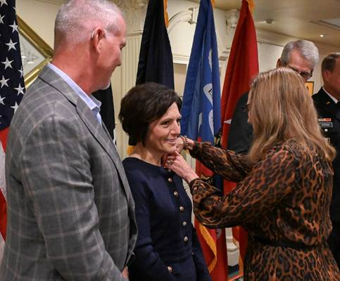 First Lady pins ribbon during ceremony recognizing military spouses